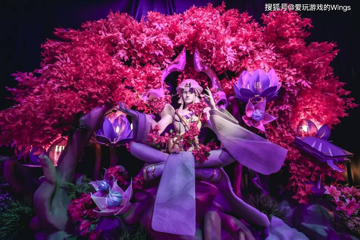 大巴免费接送,还有免费周边——LOL生日会竟如此阔绰!