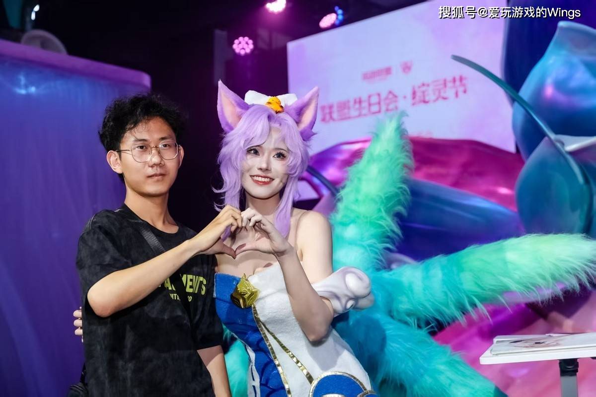 大巴免费接送,还有免费周边——LOL生日会竟如此阔绰!