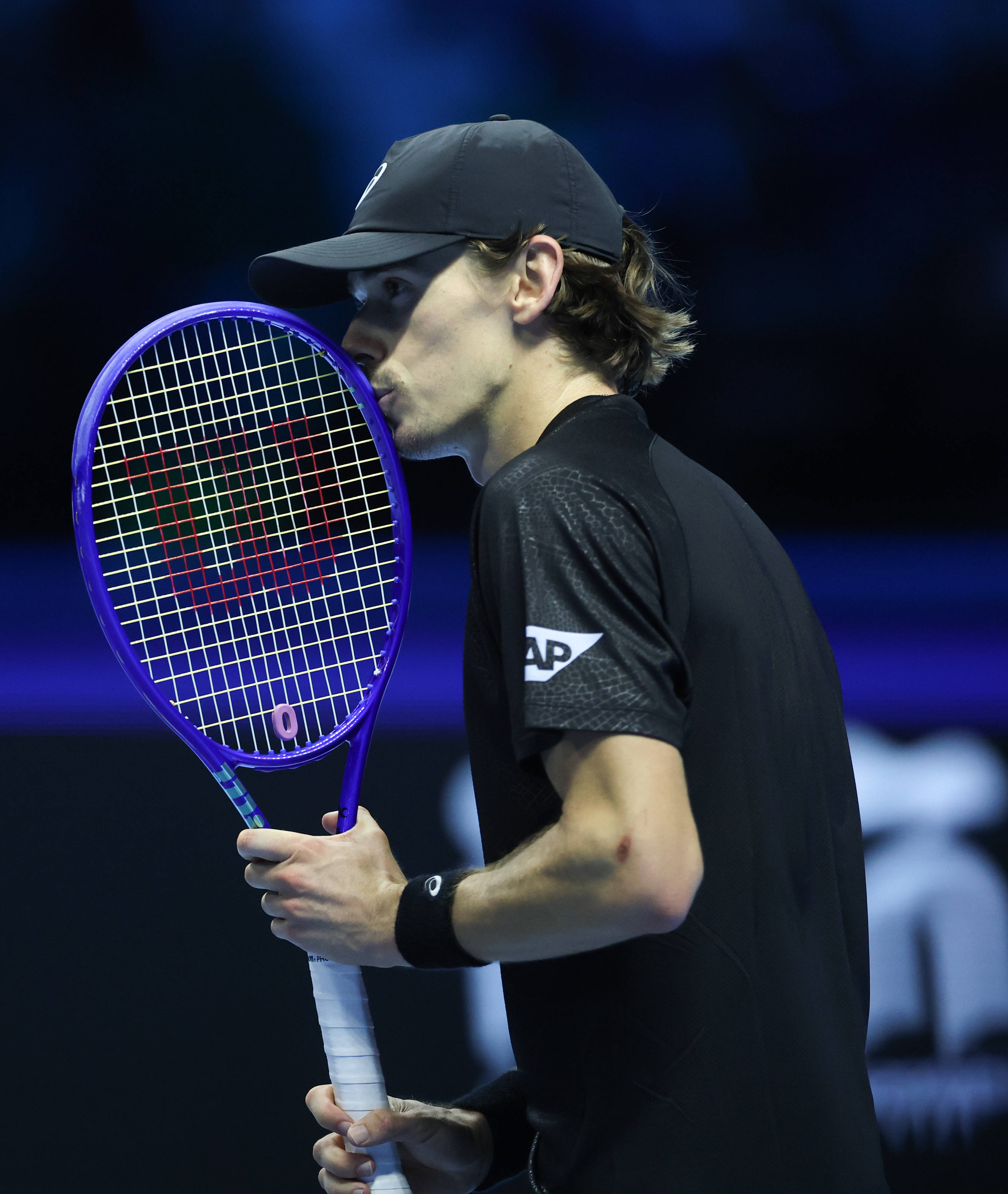 （体育）网球——ATP年终总决赛半决赛：辛纳胜德米纳尔