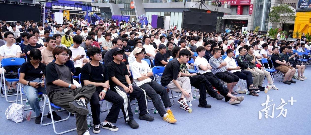 大湾区电竞迷再聚万江，LOL峡穀(gǔ)傳(chuán)奇观賽(sài)派對(duì)落(luò)幕