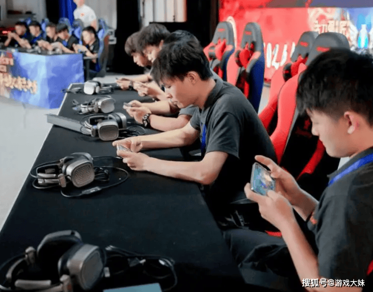 2025年中国电竞报告公布,LOL热度持续下滑,但整体数据还是上升