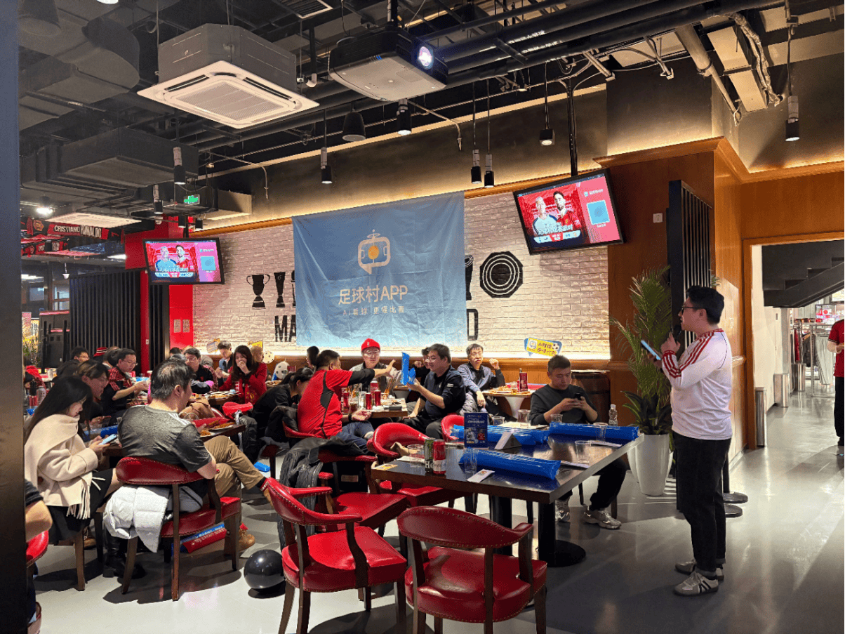 英超读秒绝平燃爆京城!曼联观赛夜线下活动圆满落幕