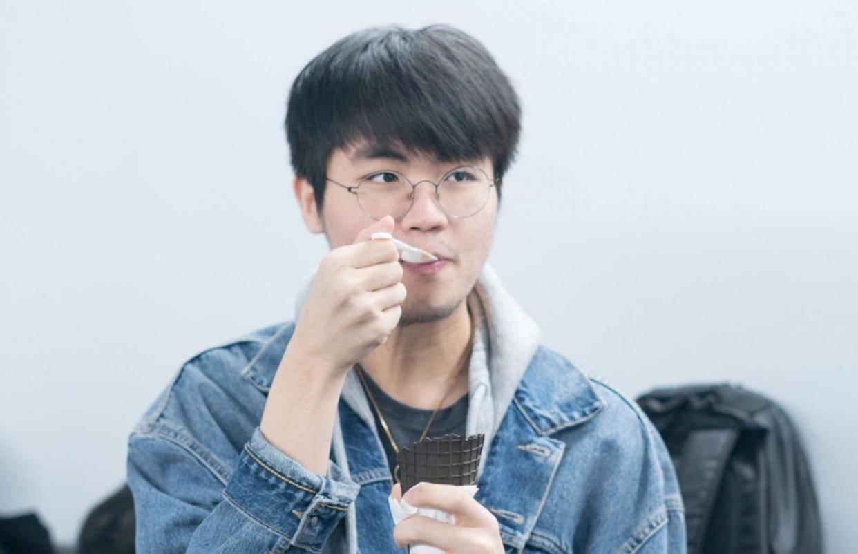 英雄联盟真的要凉了?世界冠军评价:播LOL没人看,准备转战CS