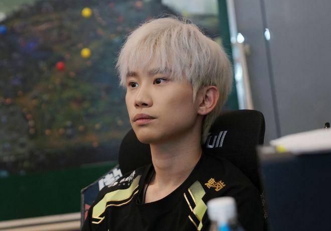 英雄联盟真的要凉了?世界冠军评价:播LOL没人看,准备转战CS