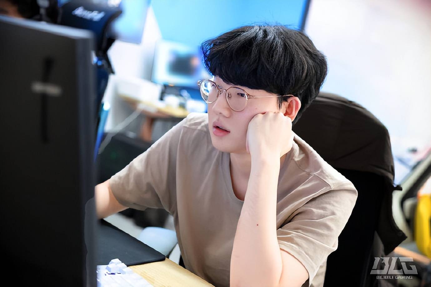 德杯关键战：OMG冲连胜遇阻？BLG与LNG上演究极大战