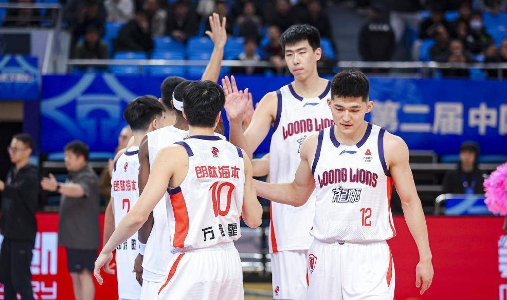 72%三分命中率带飞山东!第一档五队出炉,北京豪华阵容被外援拖垮