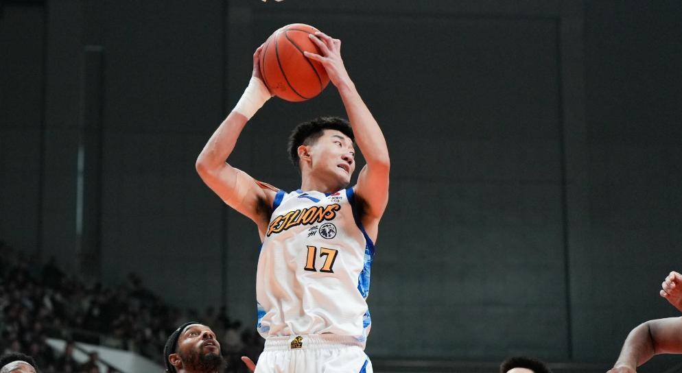 72%三分命中率带飞山东!第一档五队出炉,北京豪华阵容被外援拖垮