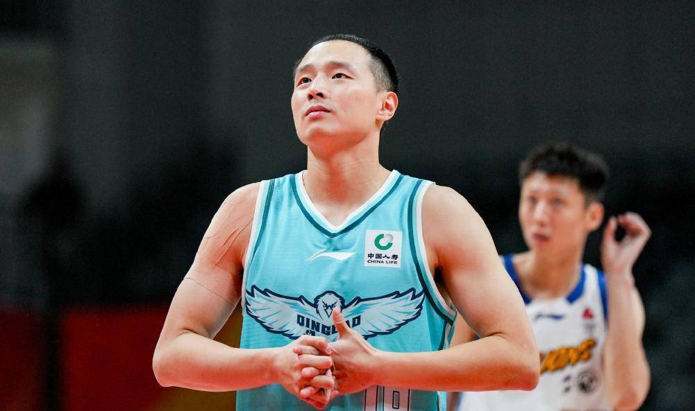 72%三分命中率带飞山东!第一档五队出炉,北京豪华阵容被外援拖垮