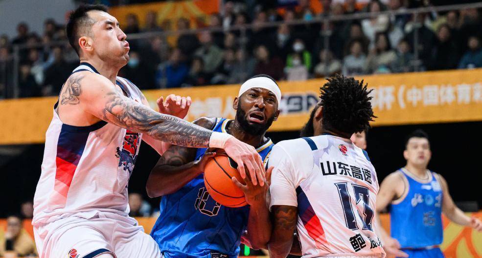 72%三分命中率带飞山东!第一档五队出炉,北京豪华阵容被外援拖垮