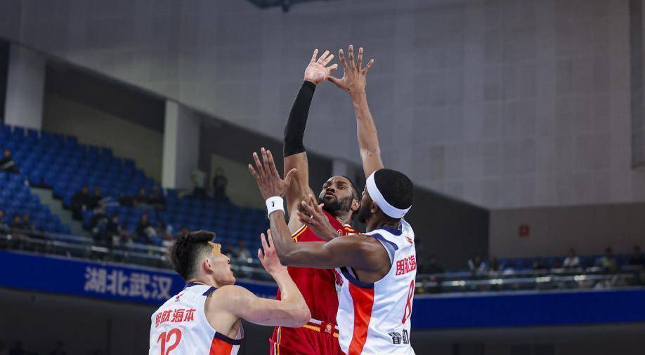 72%三分命中率带飞山东!第一档五队出炉,北京豪华阵容被外援拖垮