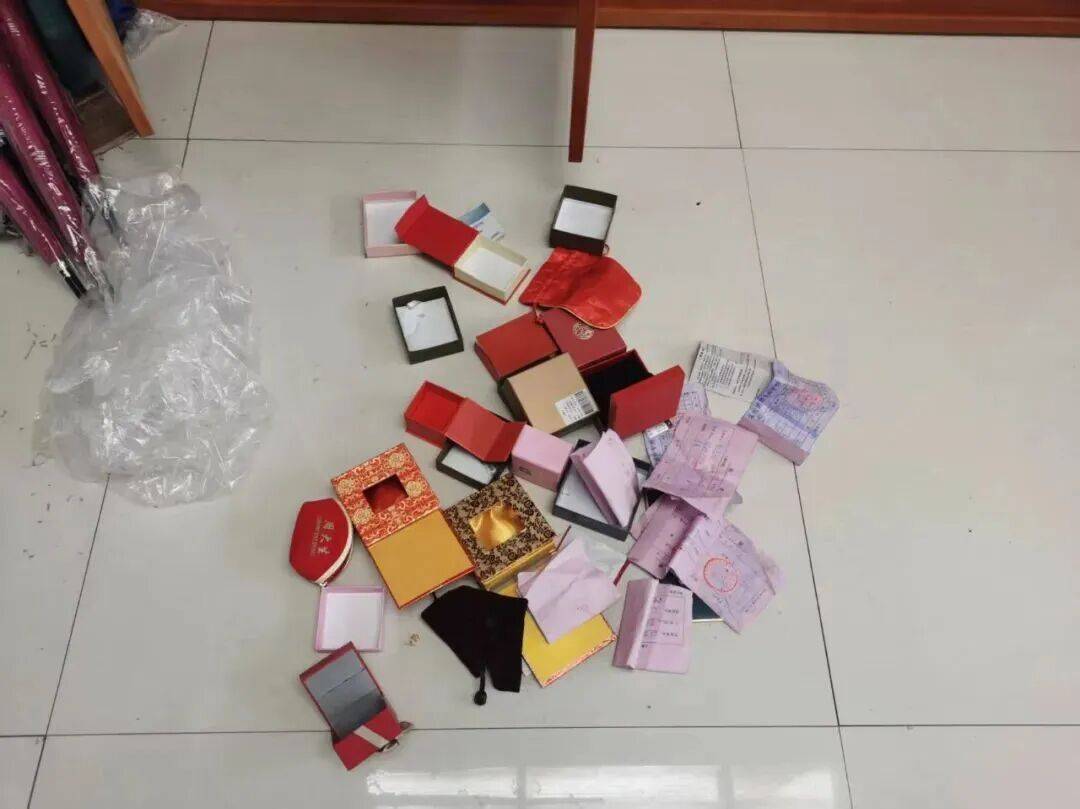 狠人(rén)！媮(tōu)了自己家，再媮(tōu)朋友家！警方提醒