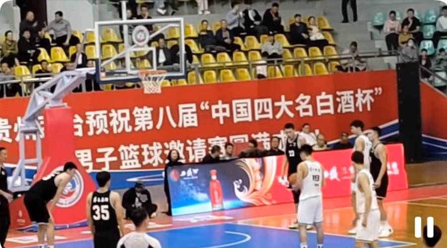 商业赛冠军的背后：卢骏意外崴脚，揭开了夏季邀请赛的尴尬真相