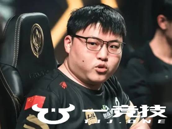 【一(yī)竞技1JingJi】LOL：Uzi被(bèi)曝將(jiāng)要再次复出 LPL转会期新规引争议！