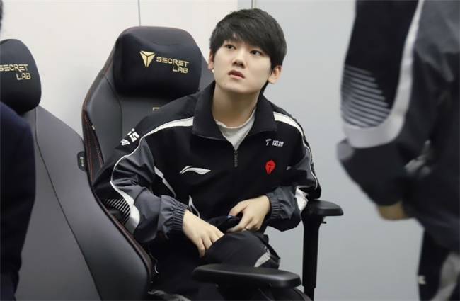 【一竞技1JingJi】LOL:Uzi被曝将要再次复出 LPL转会期新规引争议!