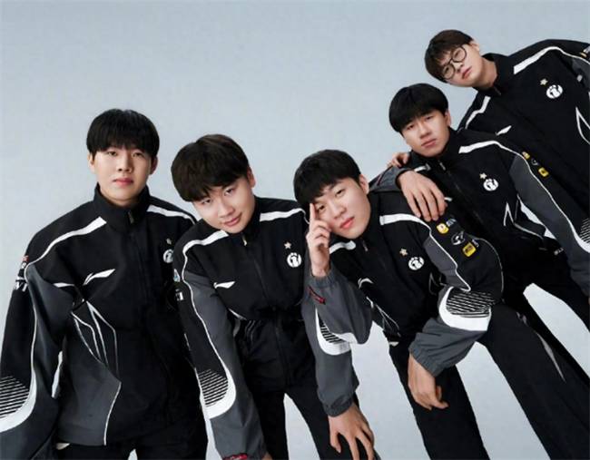 【一竞技1JingJi】LOL:Uzi被曝将要再次复出 LPL转会期新规引争议!