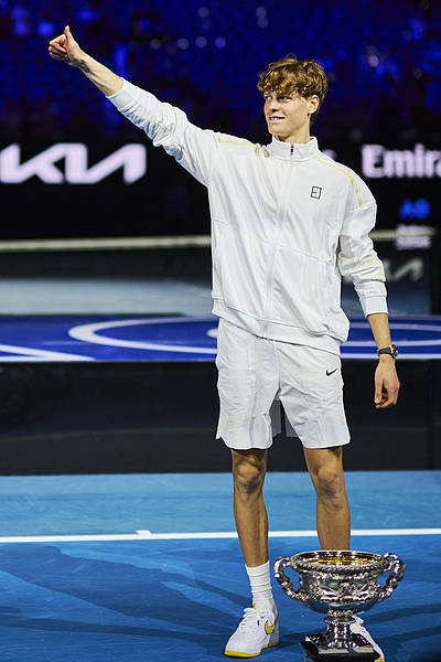 郑钦文伤后归来，张帅逆袭入围，七名中国选手入围澳网单打正赛名单