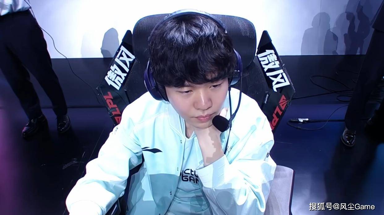 LOL十年赛事博主退网!LCK赛前整活:用河蟹预测比赛结果