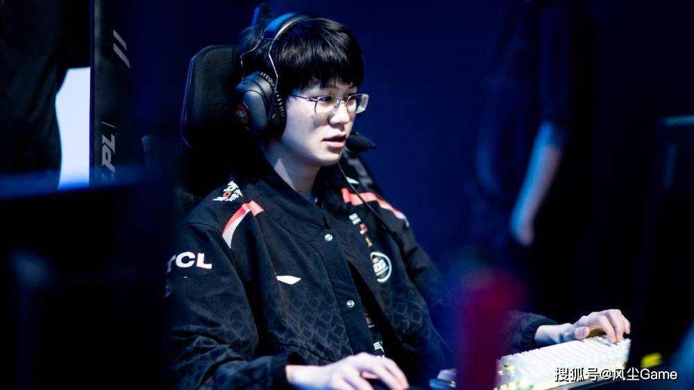 LOL十年赛事博主退网!LCK赛前整活:用河蟹预测比赛结果